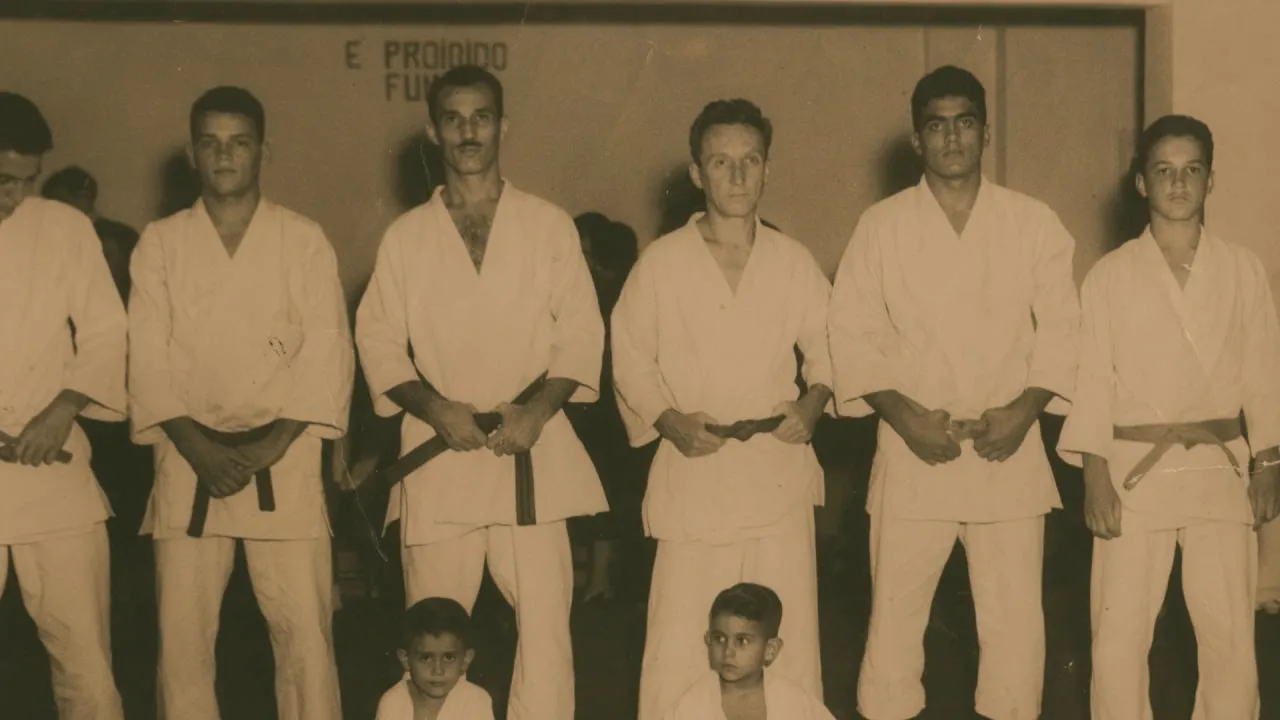 Early Academia Gracie students lined up in gis