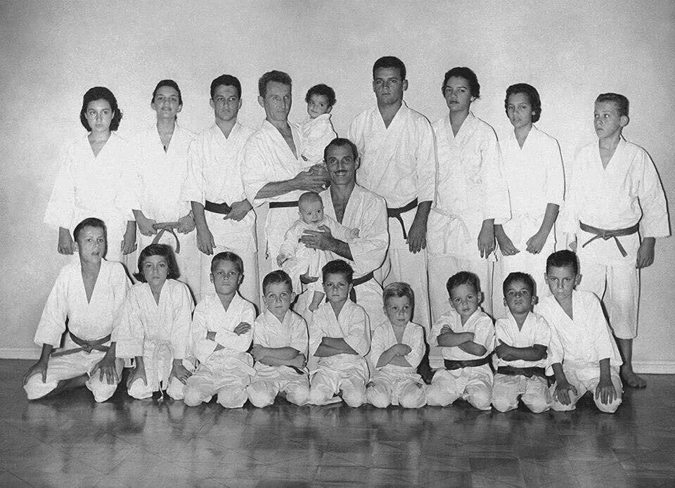 Gracie family members in gis at the Academia Gracie