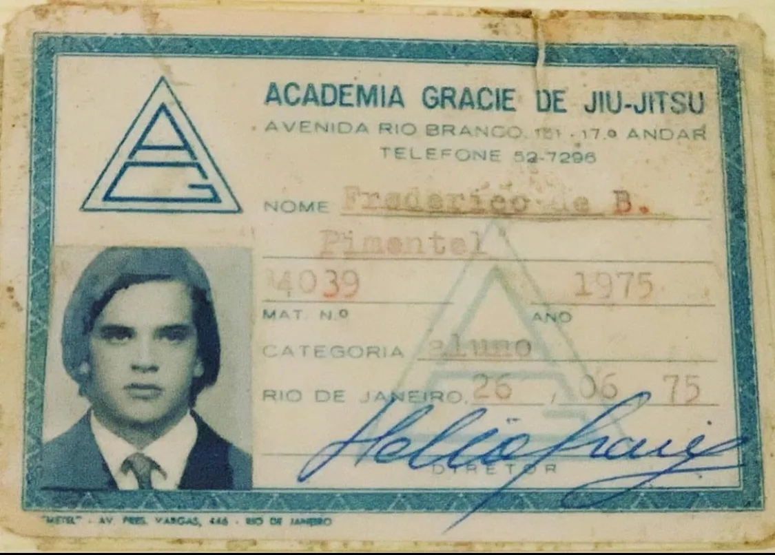 A 1975 Academia Gracie student card signed by Hélio Gracie